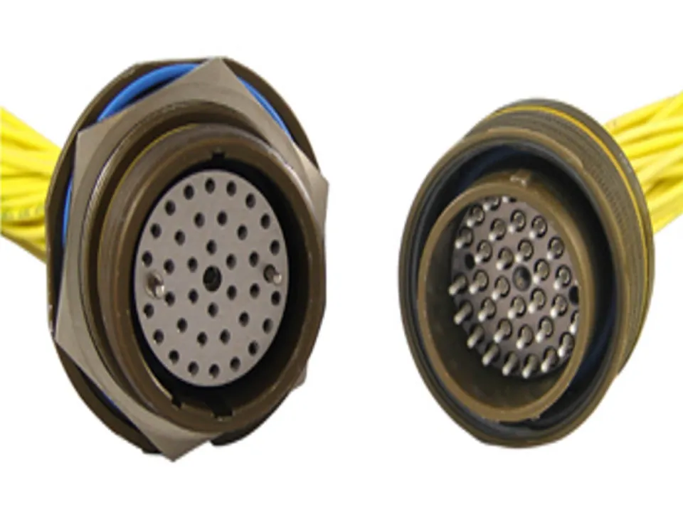 Fibre optic MIL connector
